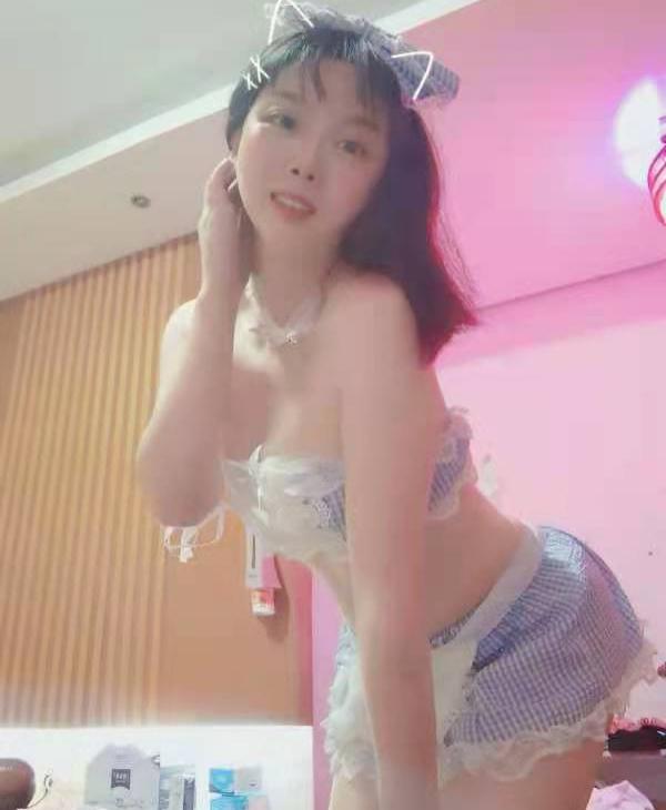 体验嫩妹乐乐