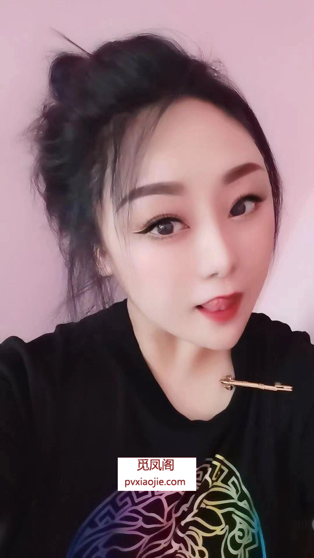 熟女风的妹子